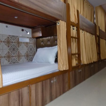 Metro Inn Dormitory Bombaim Exterior foto