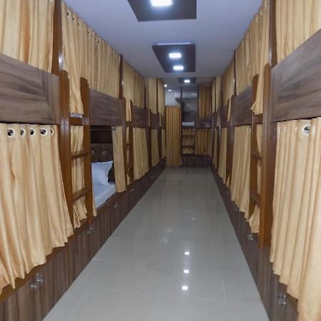 Metro Inn Dormitory Bombaim Exterior foto