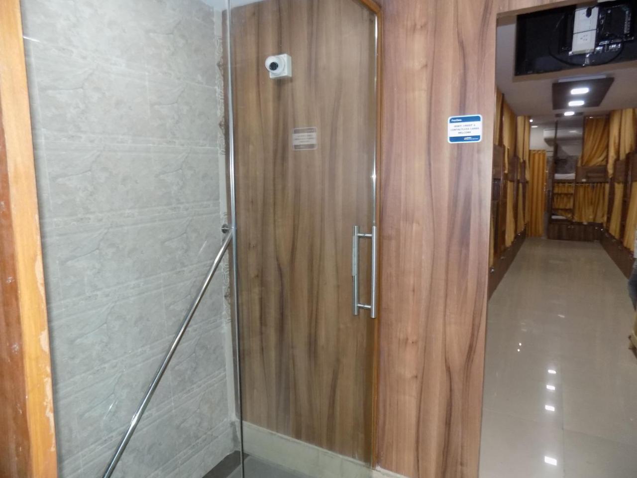Metro Inn Dormitory Bombaim Exterior foto