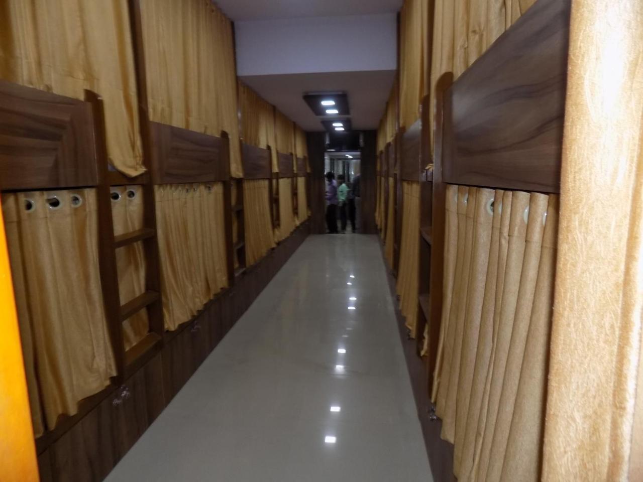 Metro Inn Dormitory Bombaim Exterior foto