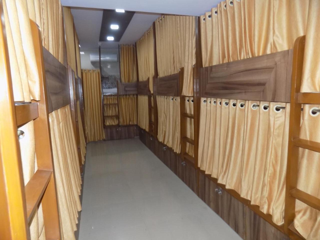 Metro Inn Dormitory Bombaim Exterior foto